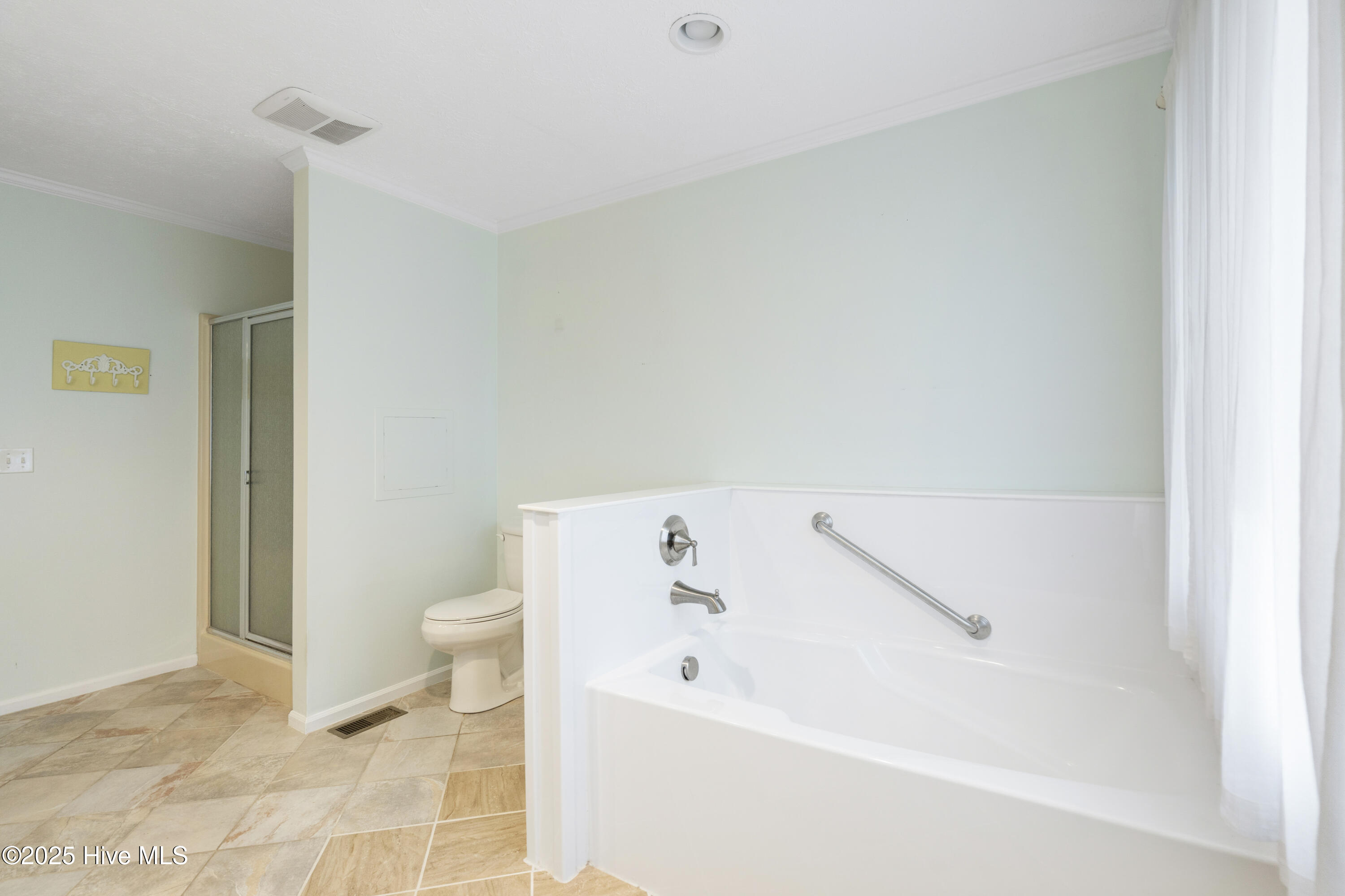 Emerald Isle, North Carolina, 28594, United States, 3 Bedrooms Bedrooms, ,3 BathroomsBathrooms,Residential,For Sale,1991113