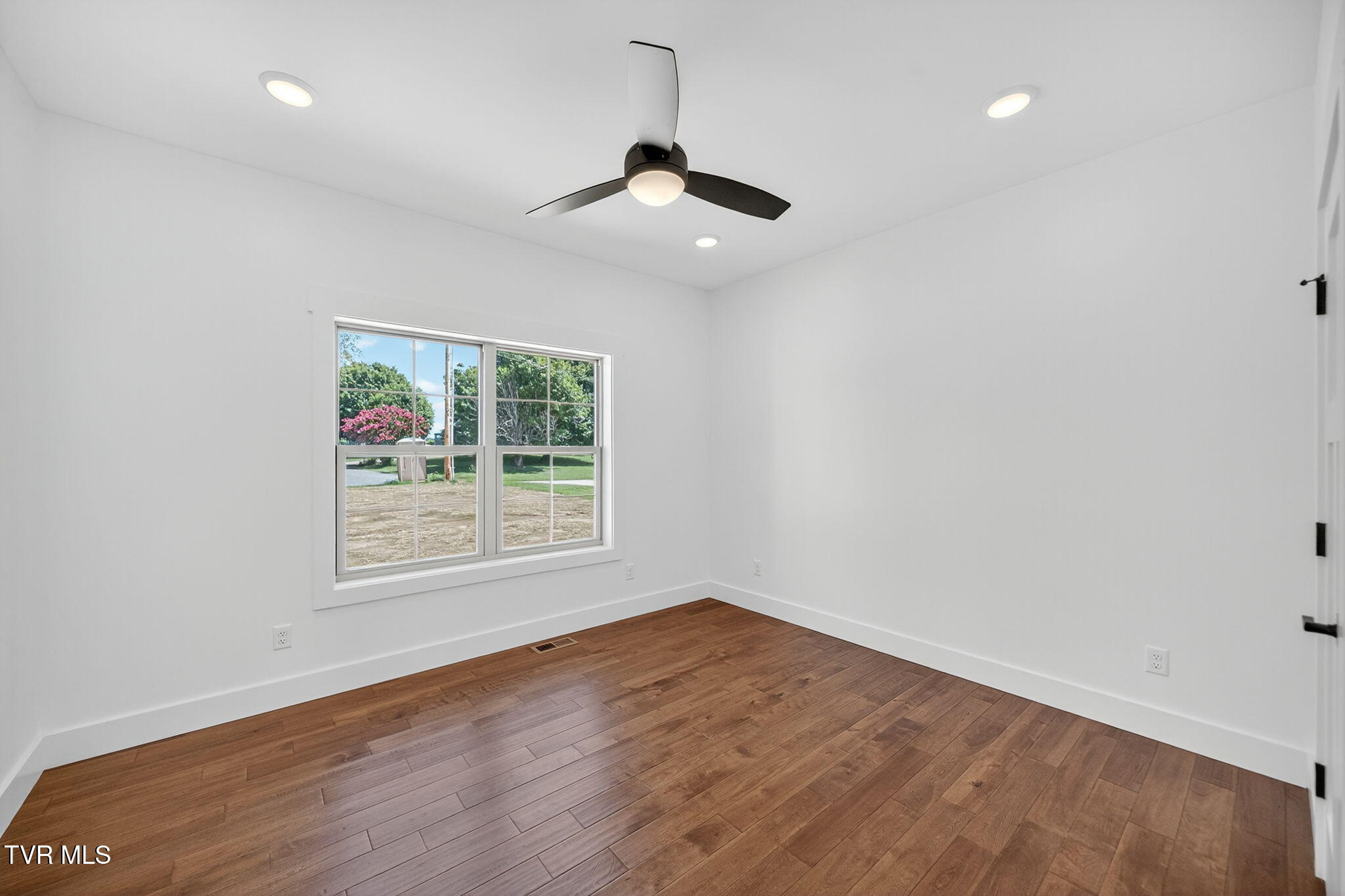 Greeneville, Tennessee, 37745, United States, 3 Bedrooms Bedrooms, ,2 BathroomsBathrooms,Residential,For Sale,1923218