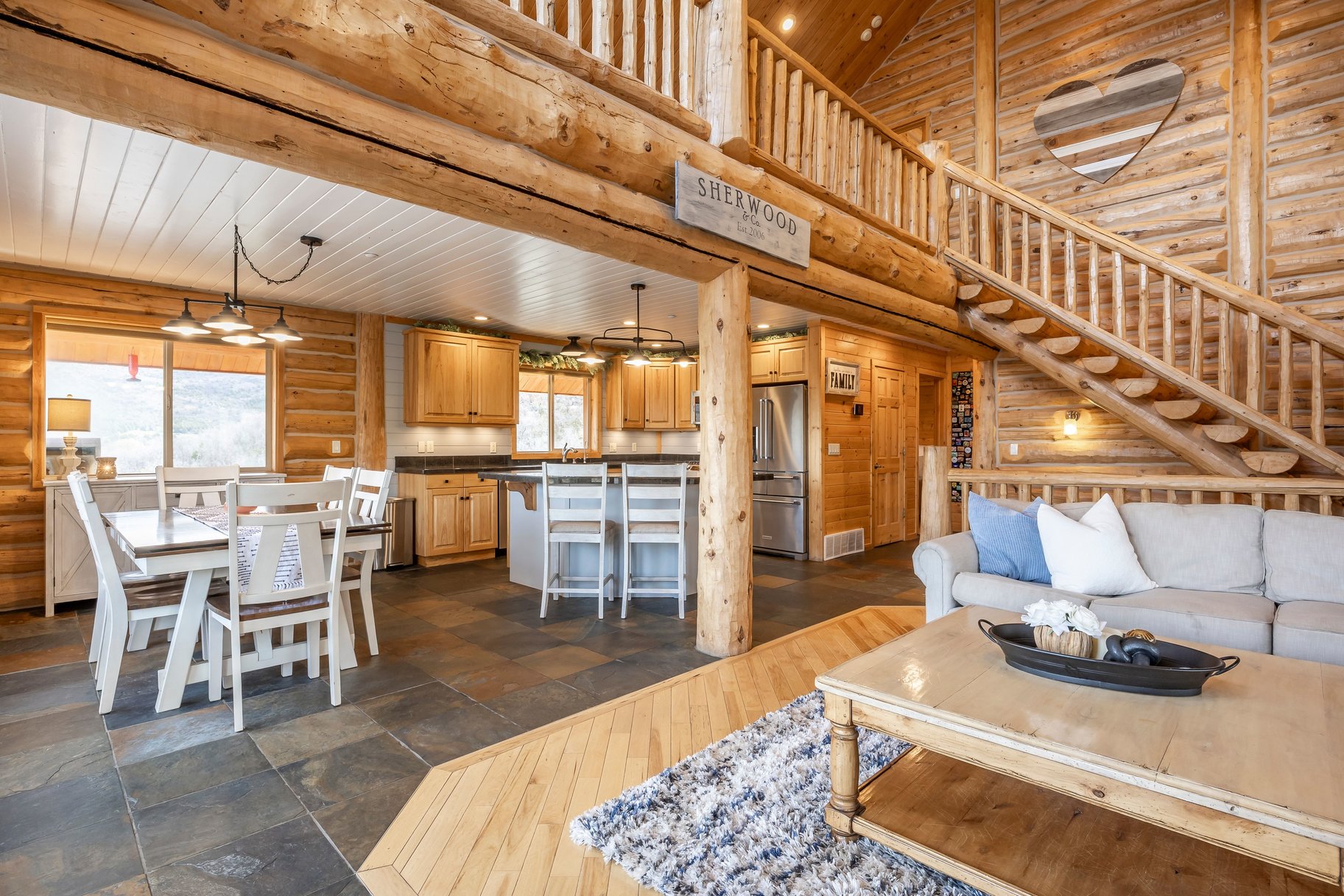  Modernized Timberlakes Cabin Home - 物件實景