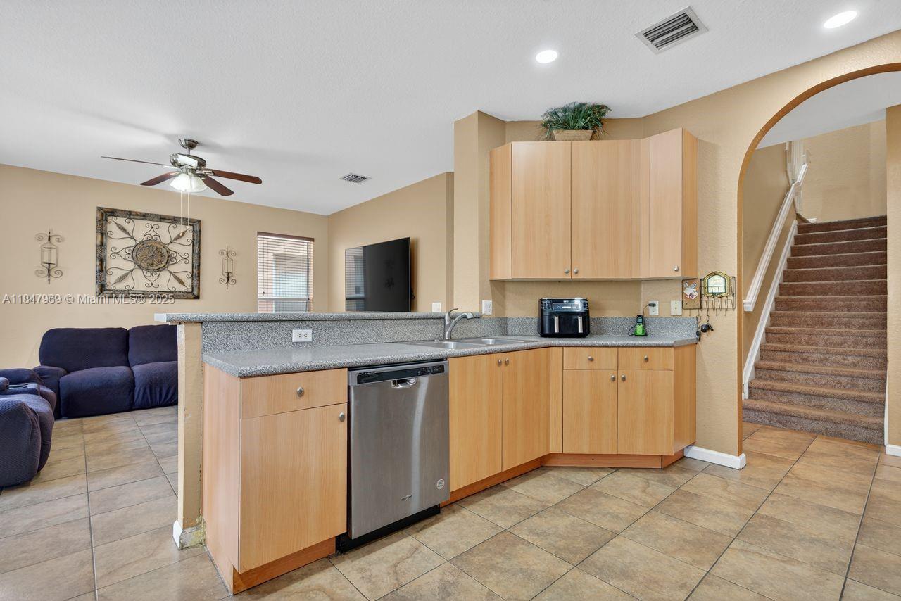 Homestead, Florida, 33033, United States, 7 Bedrooms Bedrooms, ,3 BathroomsBathrooms,Residential,For Sale,1903870