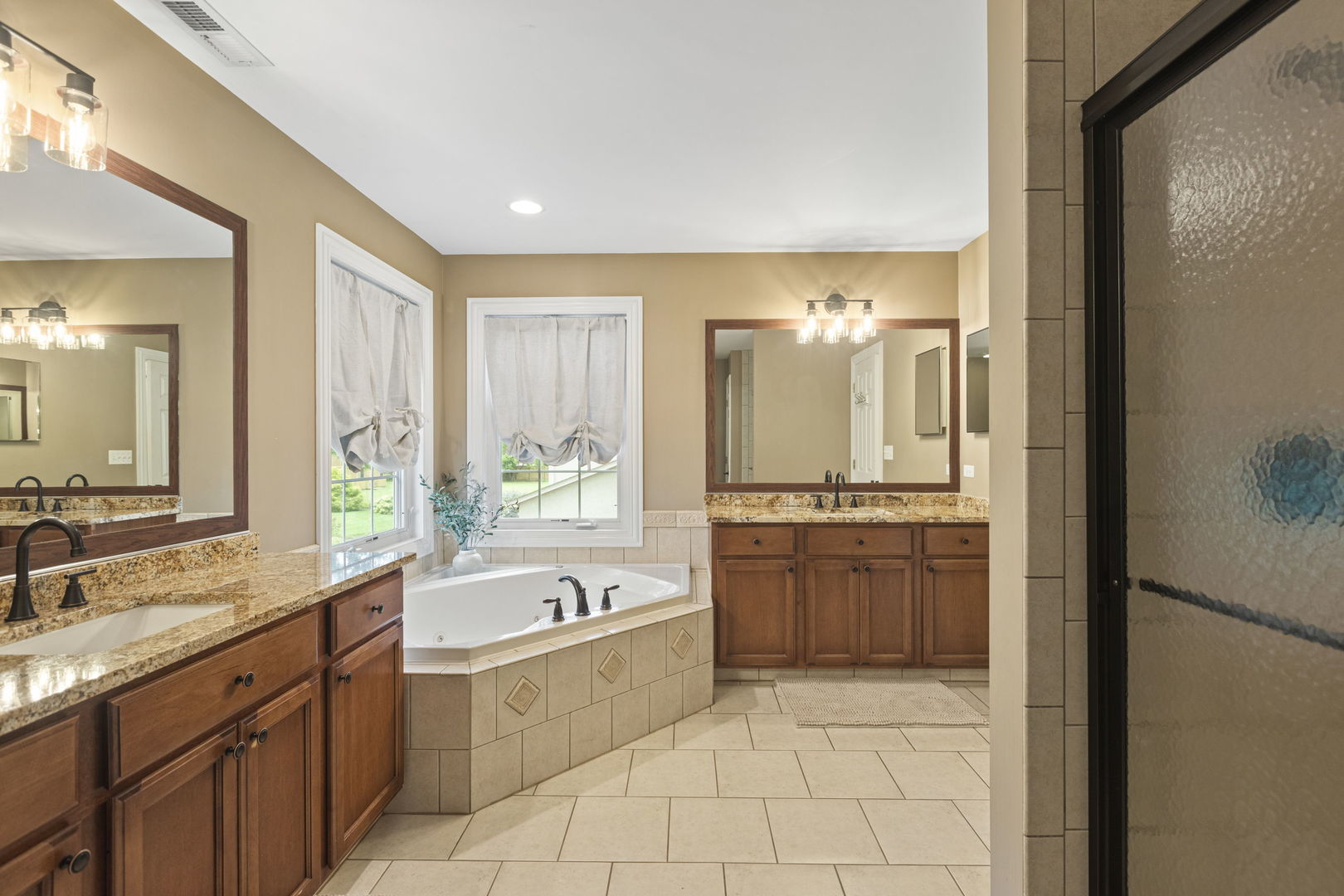 Prospect Heights, Illinois, 60070, United States, 4 Bedrooms Bedrooms, ,4 BathroomsBathrooms,Residential,For Sale,1940157