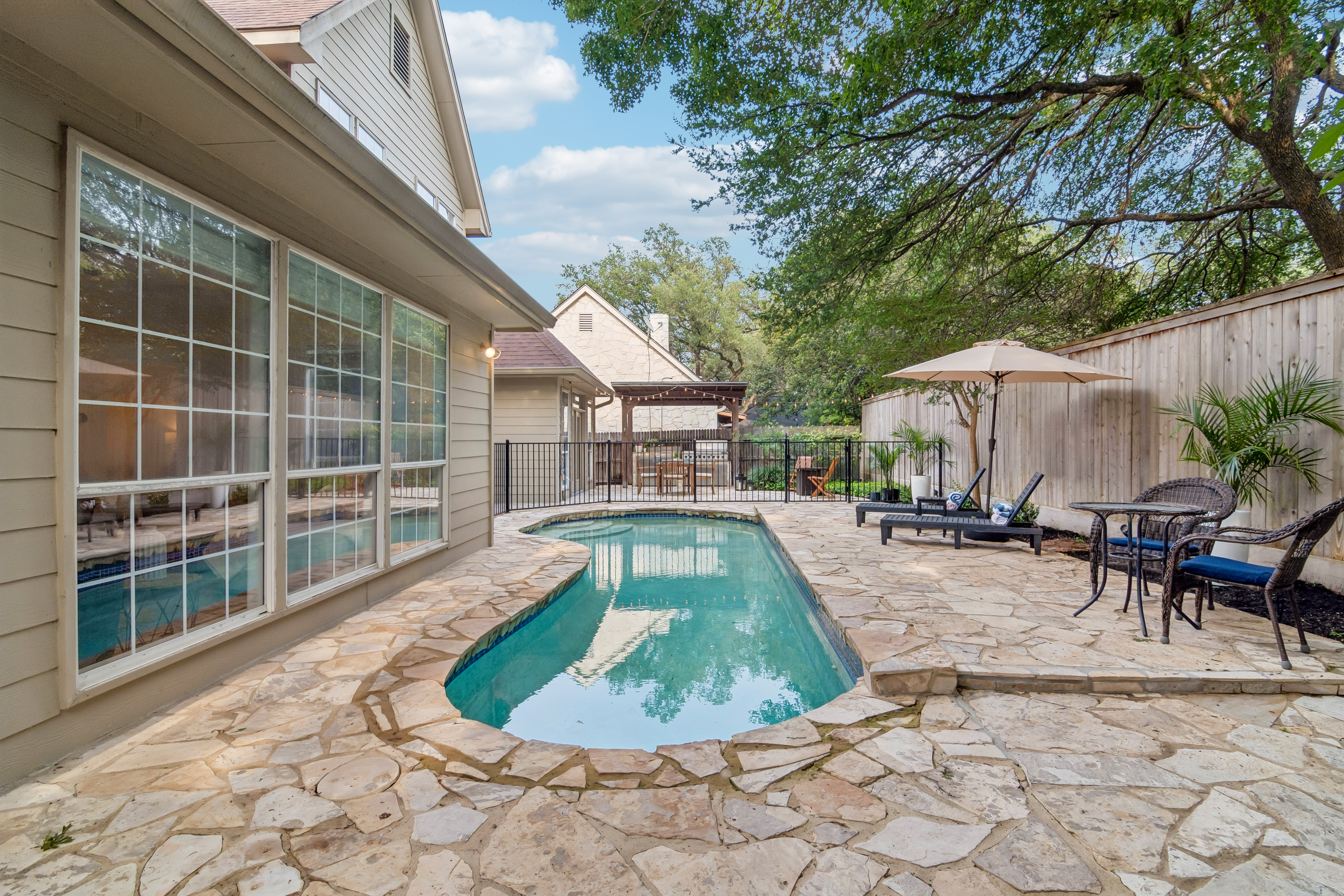  Elegant Deerfield Retreat with Resort-Style Backyard - 物件實景