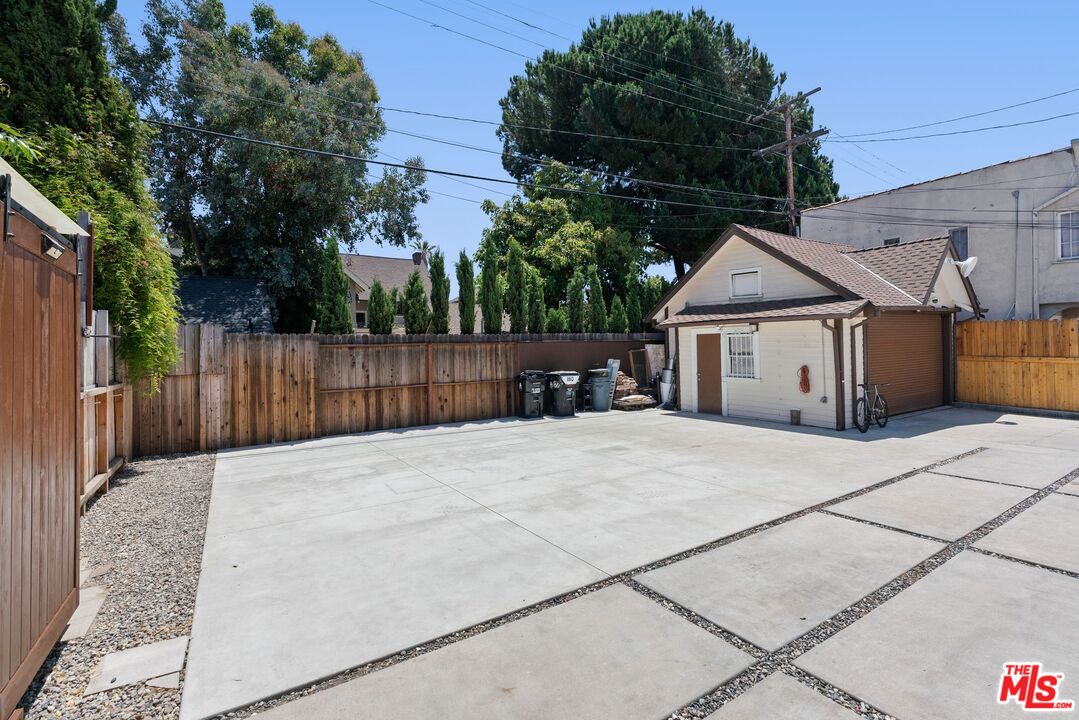 Los Angeles, California, 90006, United States, 7 Bedrooms Bedrooms, ,6 BathroomsBathrooms,Residential,For Sale,1848318