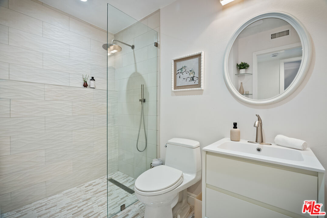 Malibu, California, 90265, United States, 4 Bedrooms Bedrooms, ,3 BathroomsBathrooms,Residential,For Sale,2001973