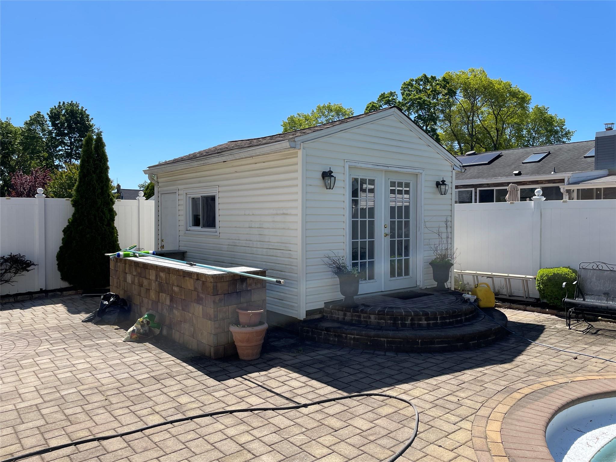West Islip, New York, 11795, United States, 4 Bedrooms Bedrooms, ,3 BathroomsBathrooms,Residential,For Sale,1869198