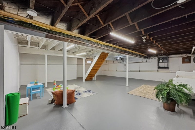 Roxbury Twp., New Jersey, 07876, United States, 3 Bedrooms Bedrooms, ,2 BathroomsBathrooms,Residential,For Sale,1987985