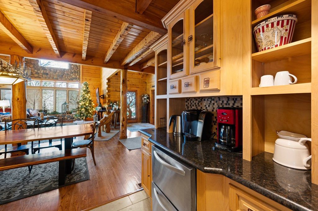 Sevierville, Tennessee, 37862, United States, 2 Bedrooms Bedrooms, ,4 BathroomsBathrooms,Residential,For Sale,1914070