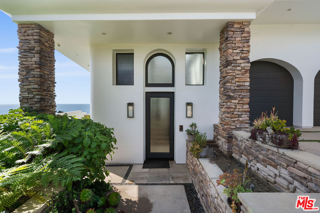 Malibu, California, 90265, United States, 3 Bedrooms Bedrooms, ,4 BathroomsBathrooms,Residential,For Sale,1855948