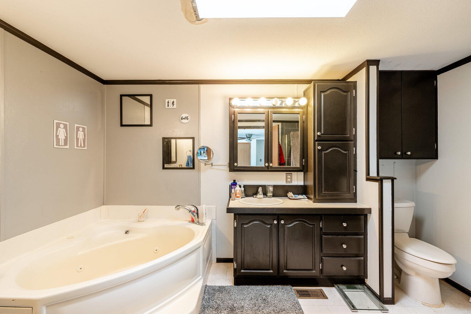 Banner, Wyoming, 82832, United States, 4 Bedrooms Bedrooms, ,3 BathroomsBathrooms,Residential,For Sale,1983466