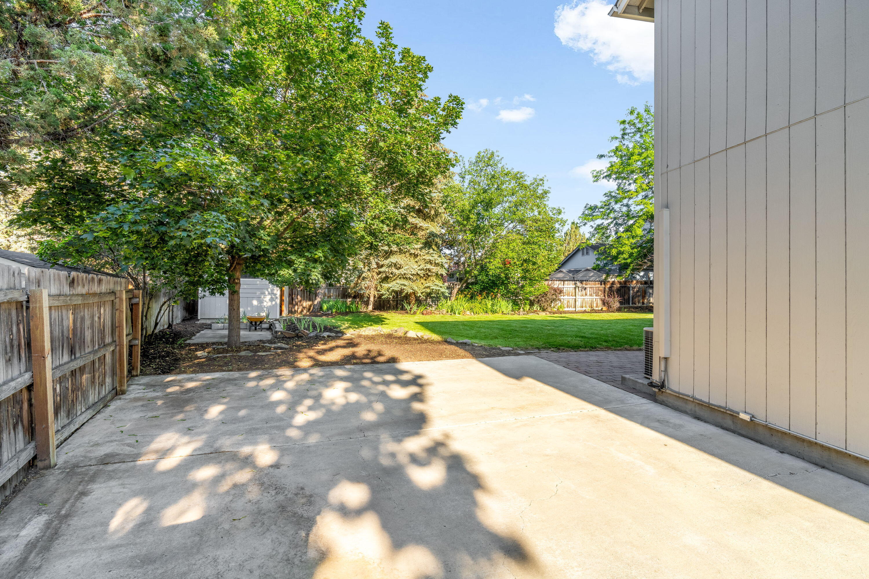 Bend, Oregon, 97701, United States, 3 Bedrooms Bedrooms, ,3 BathroomsBathrooms,Residential,For Sale,1889882