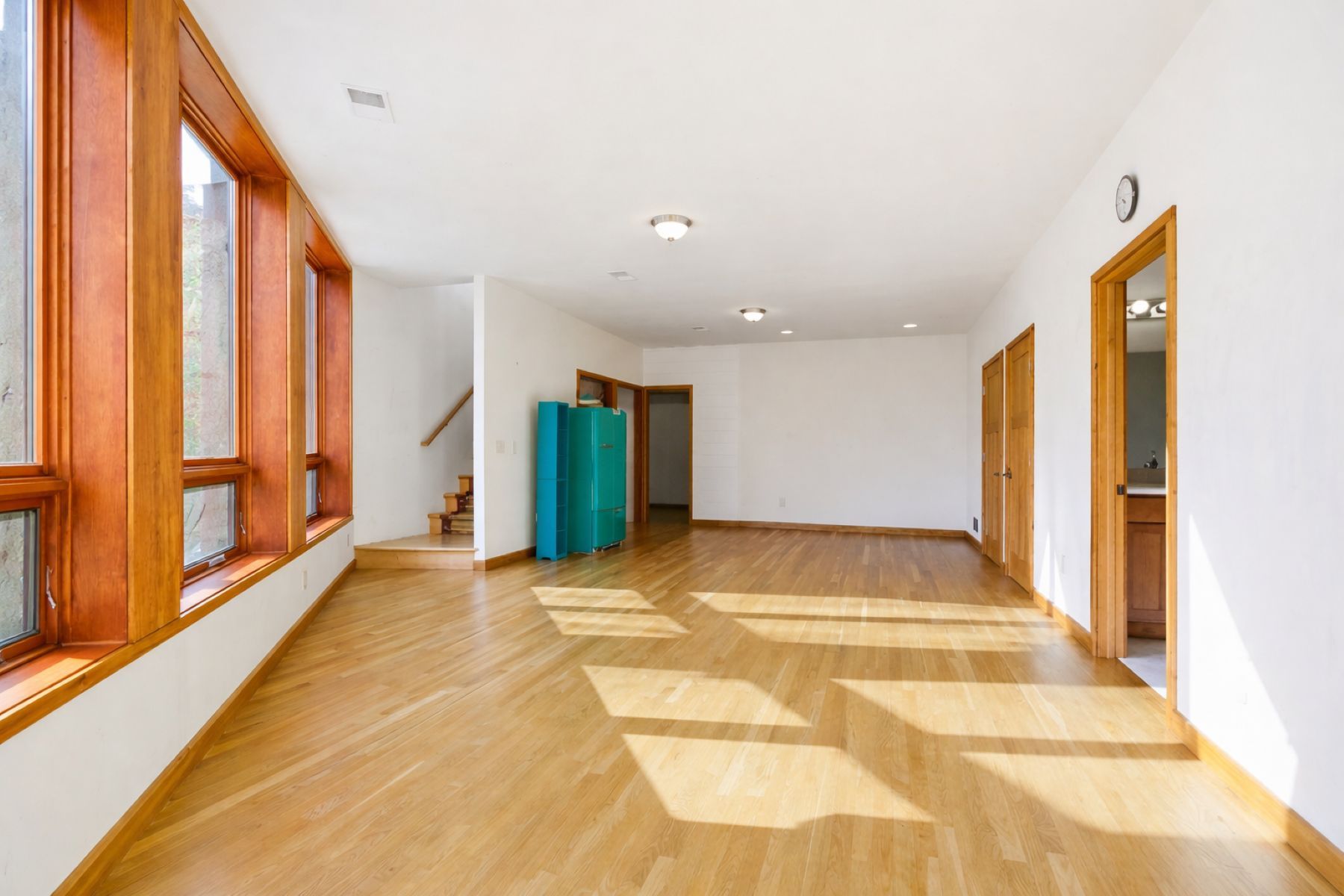  Unique Mid-Century Modern Retreat in a Private Wooded Setting - 物件實景