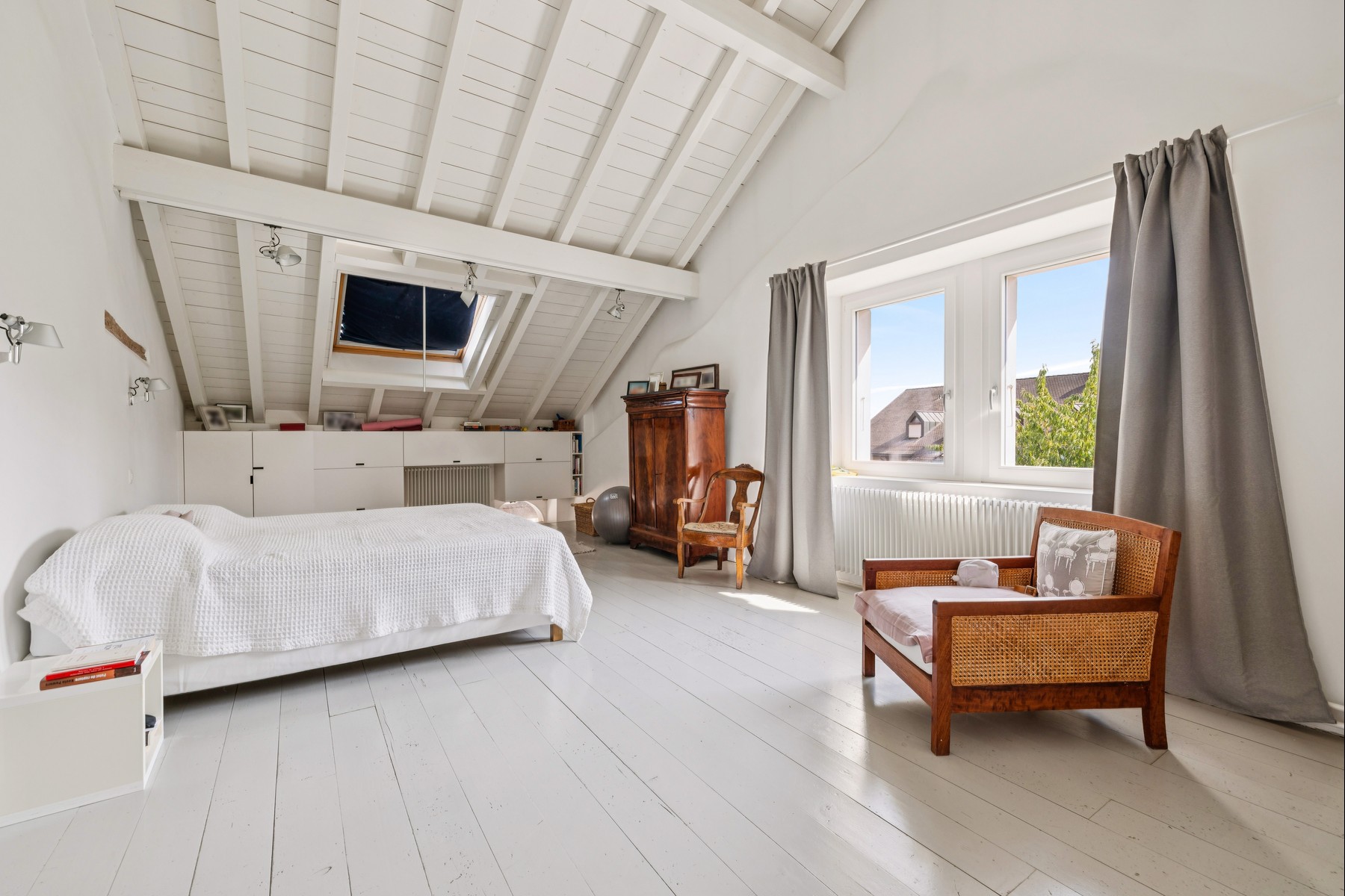  Charming home with a pool and investment potential - 物件實景