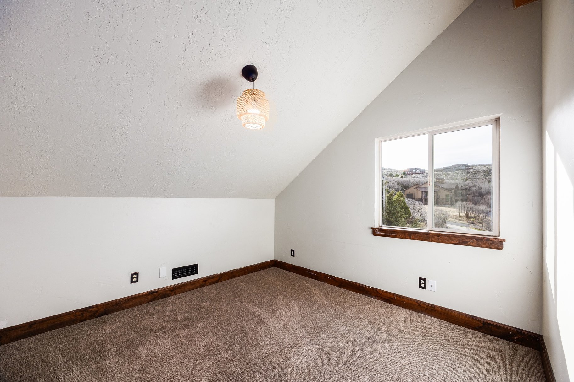  The Ultimate Multi-Generational Mountain Retreat Backing to 500 Acres of Open Sp - 物件實景