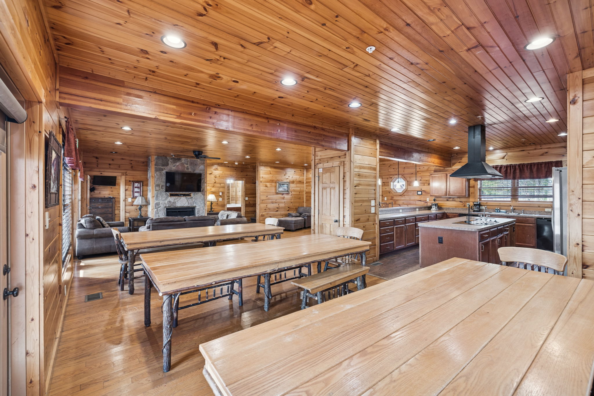 Gatlinburg, Tennessee, 37738, United States, 9 Bedrooms Bedrooms, ,9 BathroomsBathrooms,Residential,For Sale,1996380