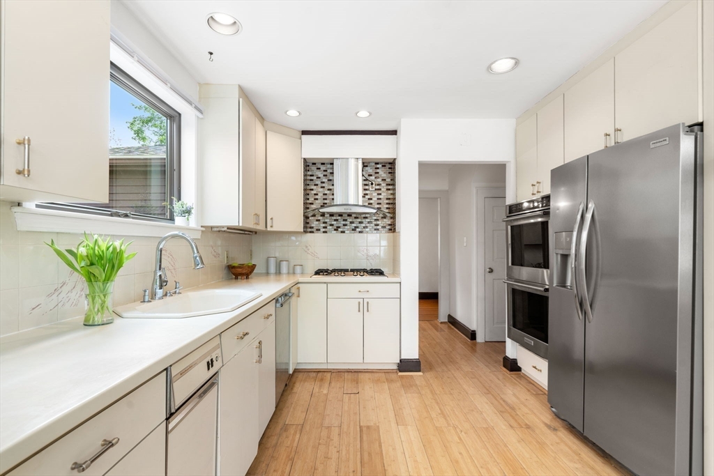 Newton, Massachusetts, 02468, United States, 4 Bedrooms Bedrooms, ,4 BathroomsBathrooms,Residential,For Sale,1942109