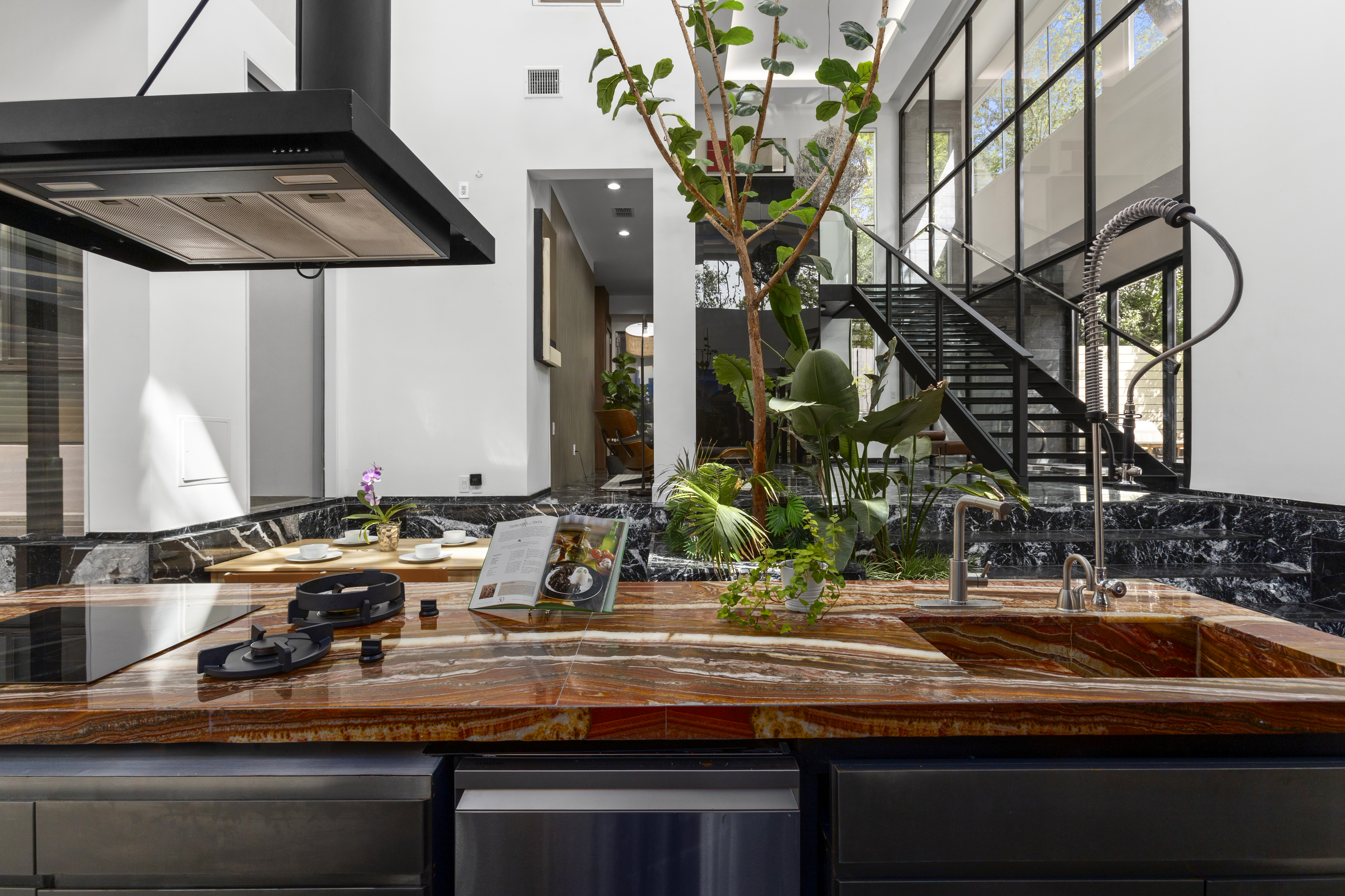  Architectural Masterpiece in Oak Hills - 物件實景