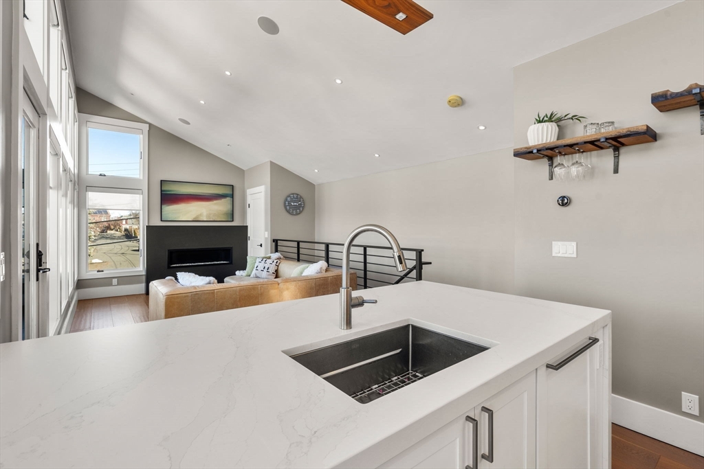 Nahant, Massachusetts, 01908, United States, 2 Bedrooms Bedrooms, ,2 BathroomsBathrooms,Residential,For Sale,1906833