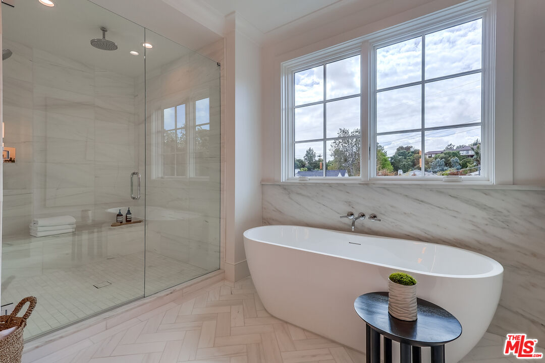 Los Angeles, California, 90049, United States, 7 Bedrooms Bedrooms, ,4 BathroomsBathrooms,Residential,For Sale,1912461