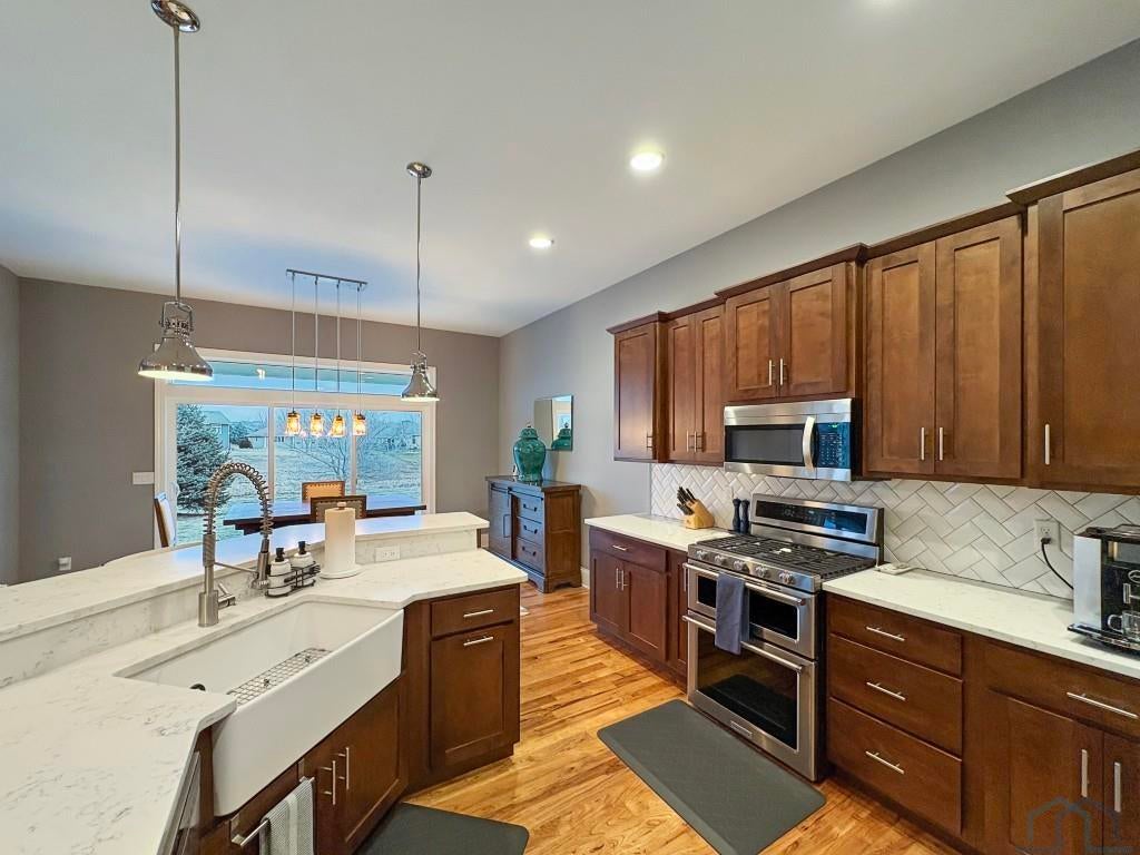 Dakota Dunes, South Dakota, 57049, United States, 5 Bedrooms Bedrooms, ,3 BathroomsBathrooms,Residential,For Sale,2012063