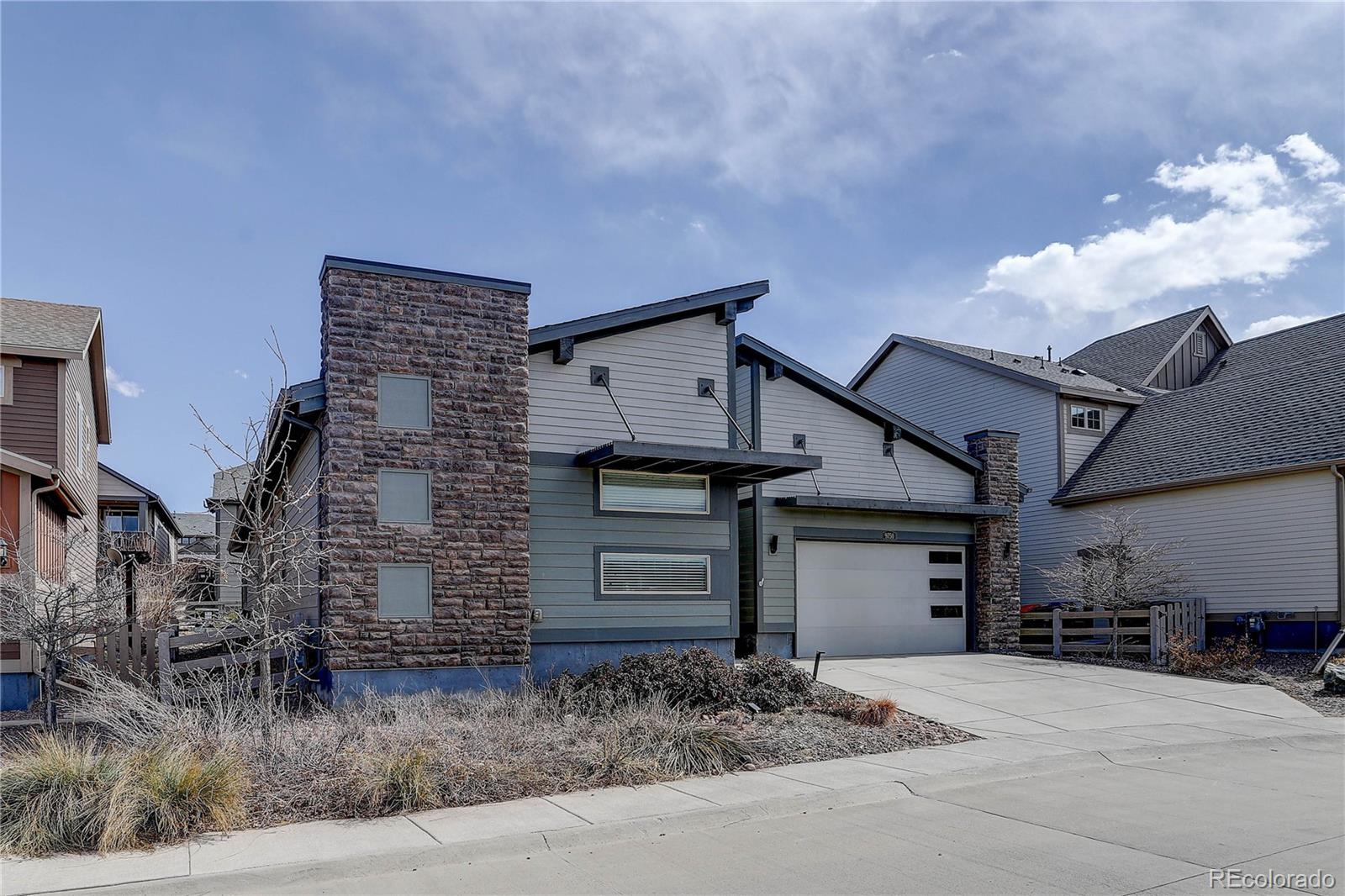 Littleton, Colorado, 80125, United States, 4 Bedrooms Bedrooms, ,3 BathroomsBathrooms,Residential,For Sale,1735899