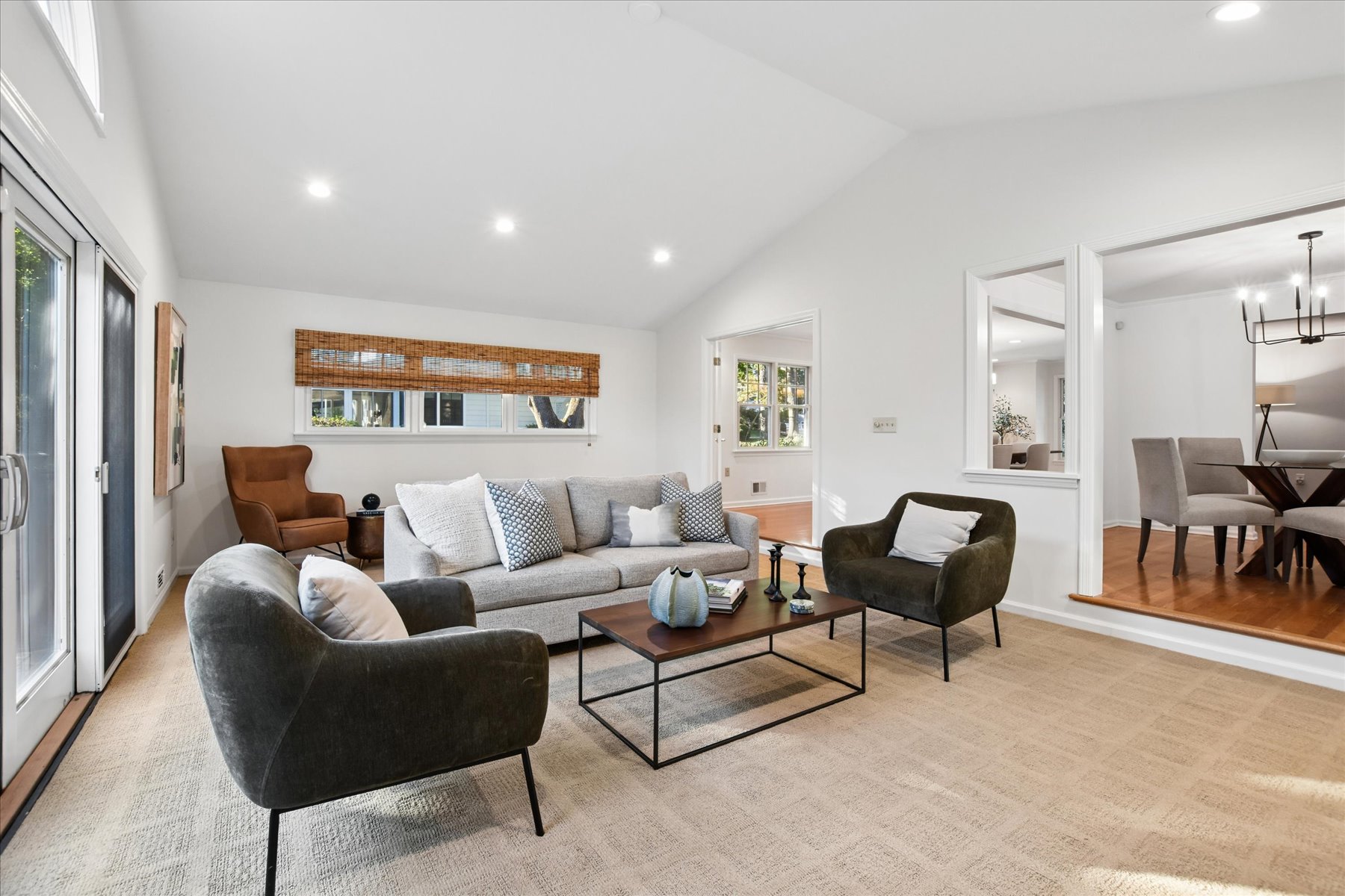  Split Level Home Offers Generous Living Spaces and Inviting Outdoor Areas - 物件實景