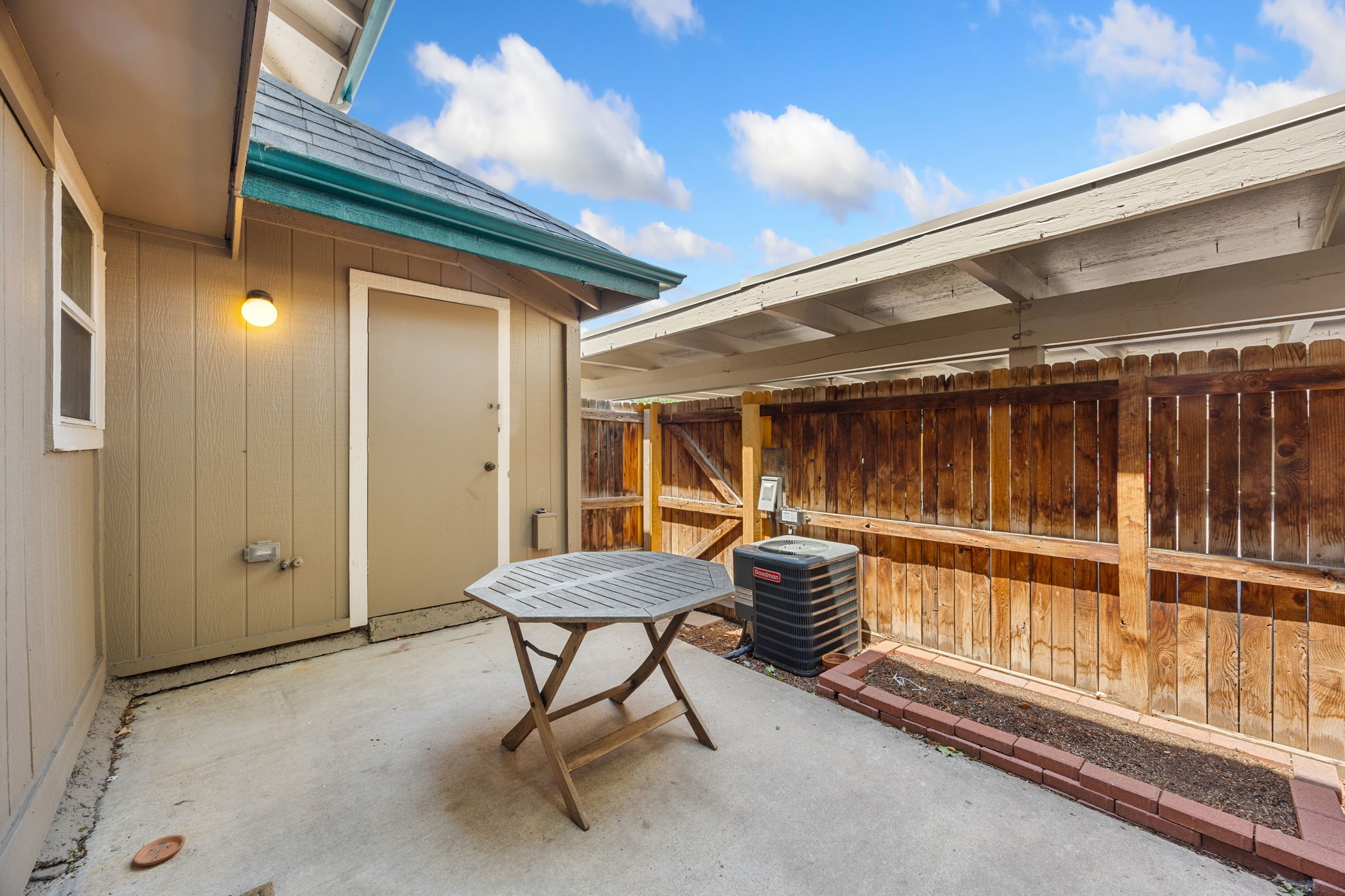  Rare 3 bed, 2 bath property in sought after Greenwood Village - 物件實景