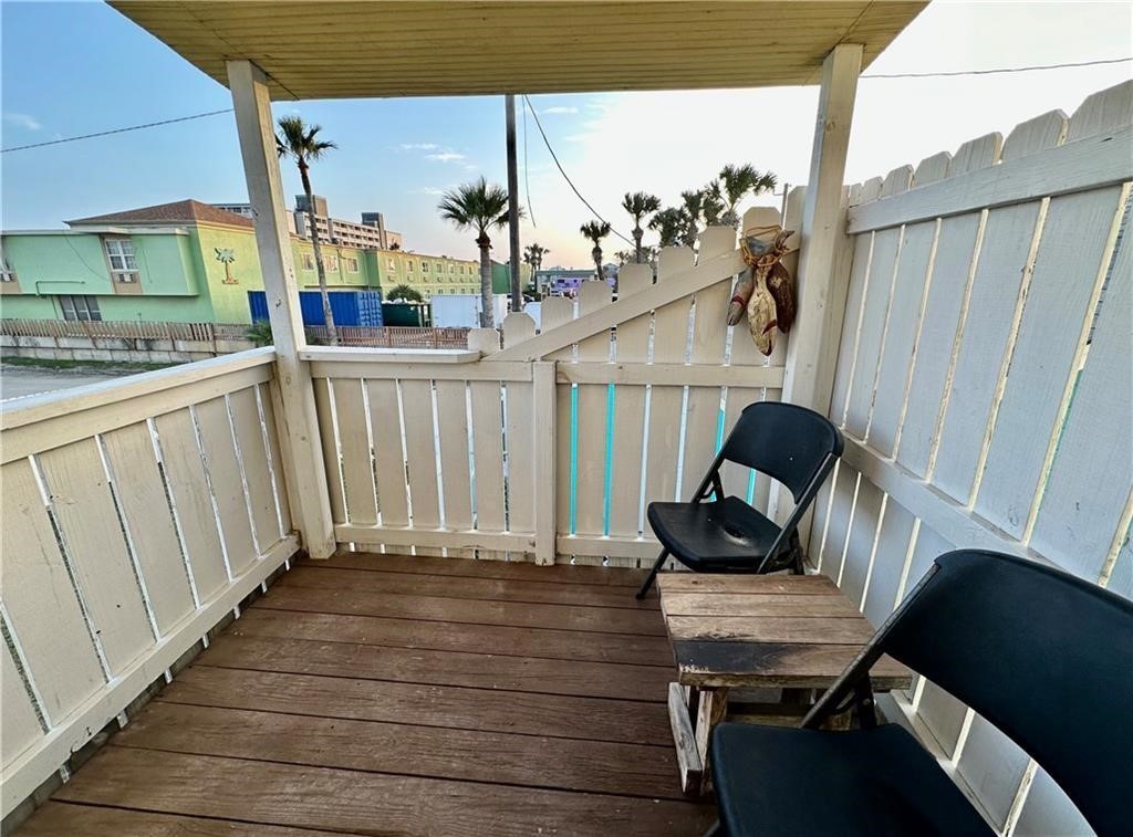 Corpus Christi, Texas, 78402, United States, 4 Bedrooms Bedrooms, ,3 BathroomsBathrooms,Residential,For Sale,1934192