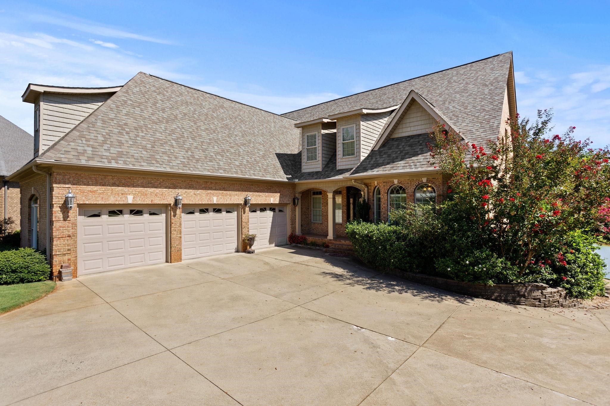 Inman, South Carolina, 29349, United States, 3 Bedrooms Bedrooms, ,5 BathroomsBathrooms,Residential,For Sale,1930176