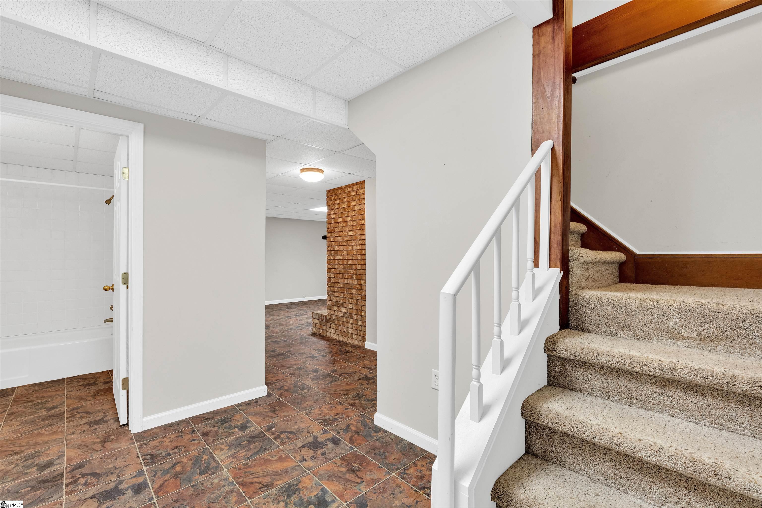 Fountain Inn, South Carolina, 29644, United States, 5 Bedrooms Bedrooms, ,4 BathroomsBathrooms,Residential,For Sale,1938942