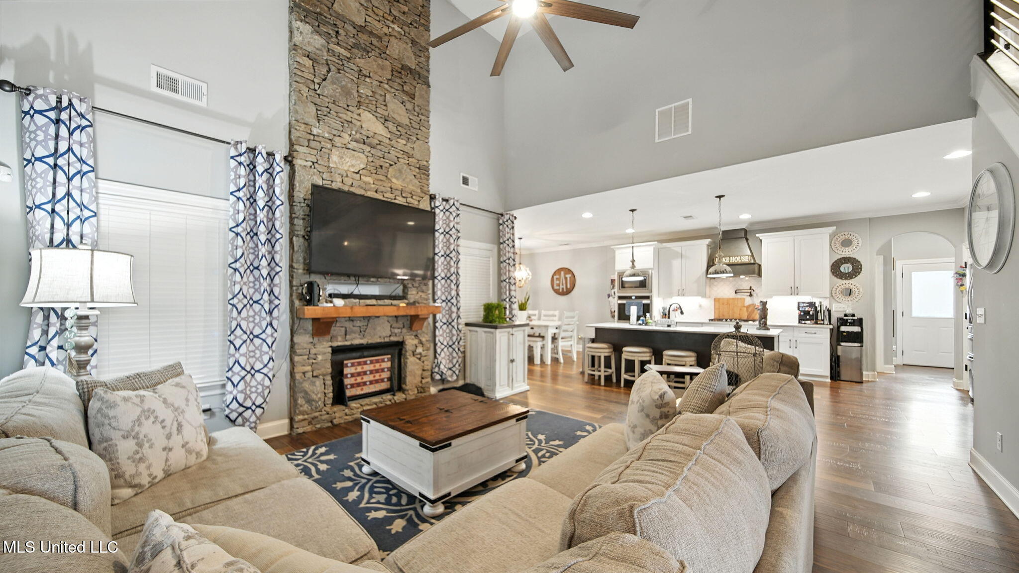 Hernando, Mississippi, 38632, United States, 4 Bedrooms Bedrooms, ,3 BathroomsBathrooms,Residential,For Sale,1978429