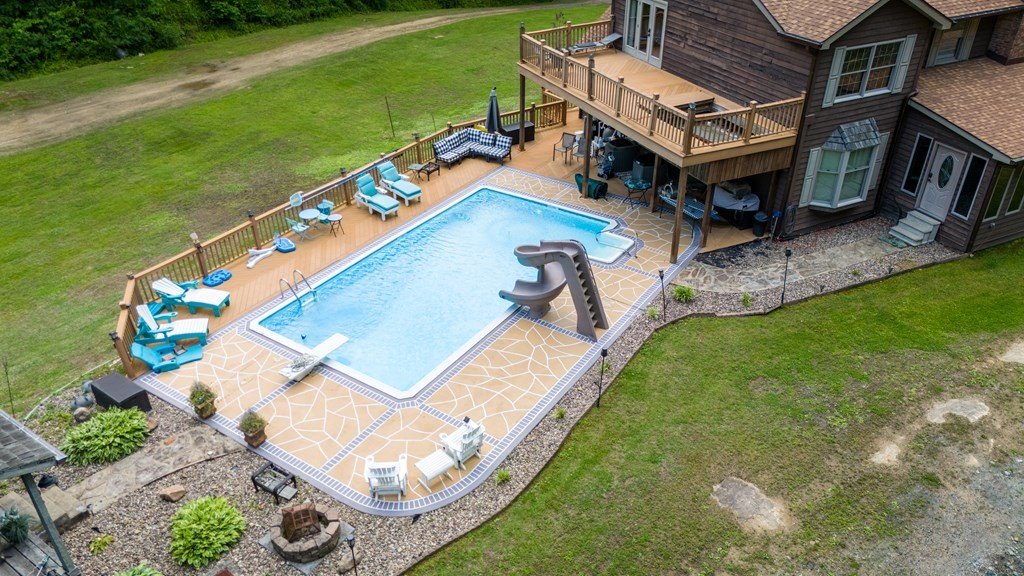 Prestonsburg, Kentucky, 41653, United States, 4 Bedrooms Bedrooms, ,5 BathroomsBathrooms,Residential,For Sale,2048061