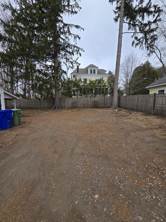 Amherst, Massachusetts, 01002, United States, 5 Bedrooms Bedrooms, ,2 BathroomsBathrooms,Residential,For Sale,1979386