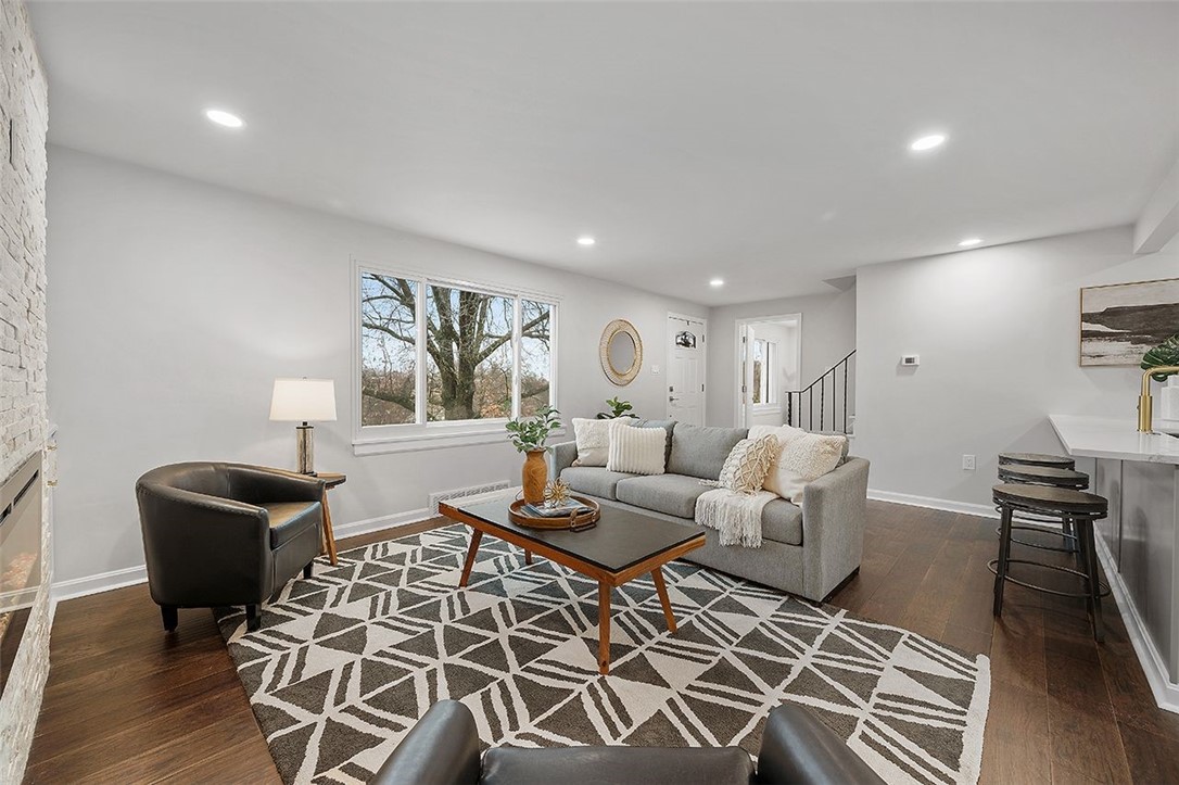 Mt Lebanon, Pennsylvania, 15243, United States, 4 Bedrooms Bedrooms, ,3 BathroomsBathrooms,Residential,For Sale,1875977