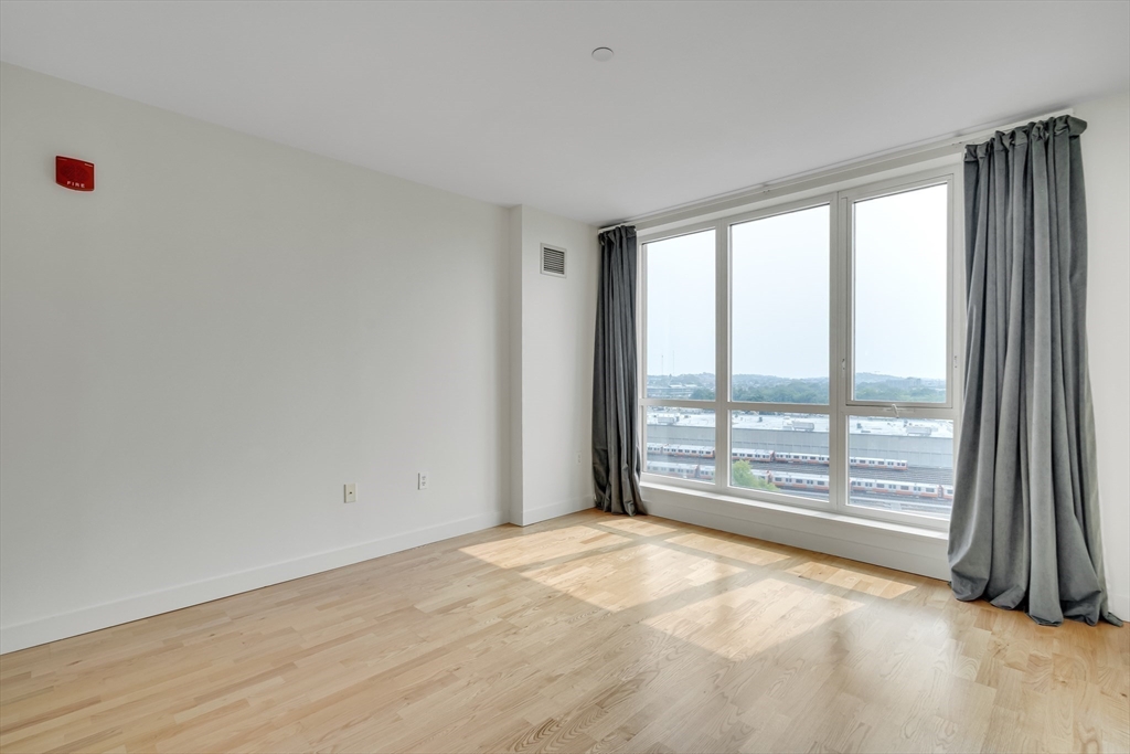 Medford, Massachusetts, 02155, United States, 2 Bedrooms Bedrooms, ,2 BathroomsBathrooms,Residential,For Sale,1940051