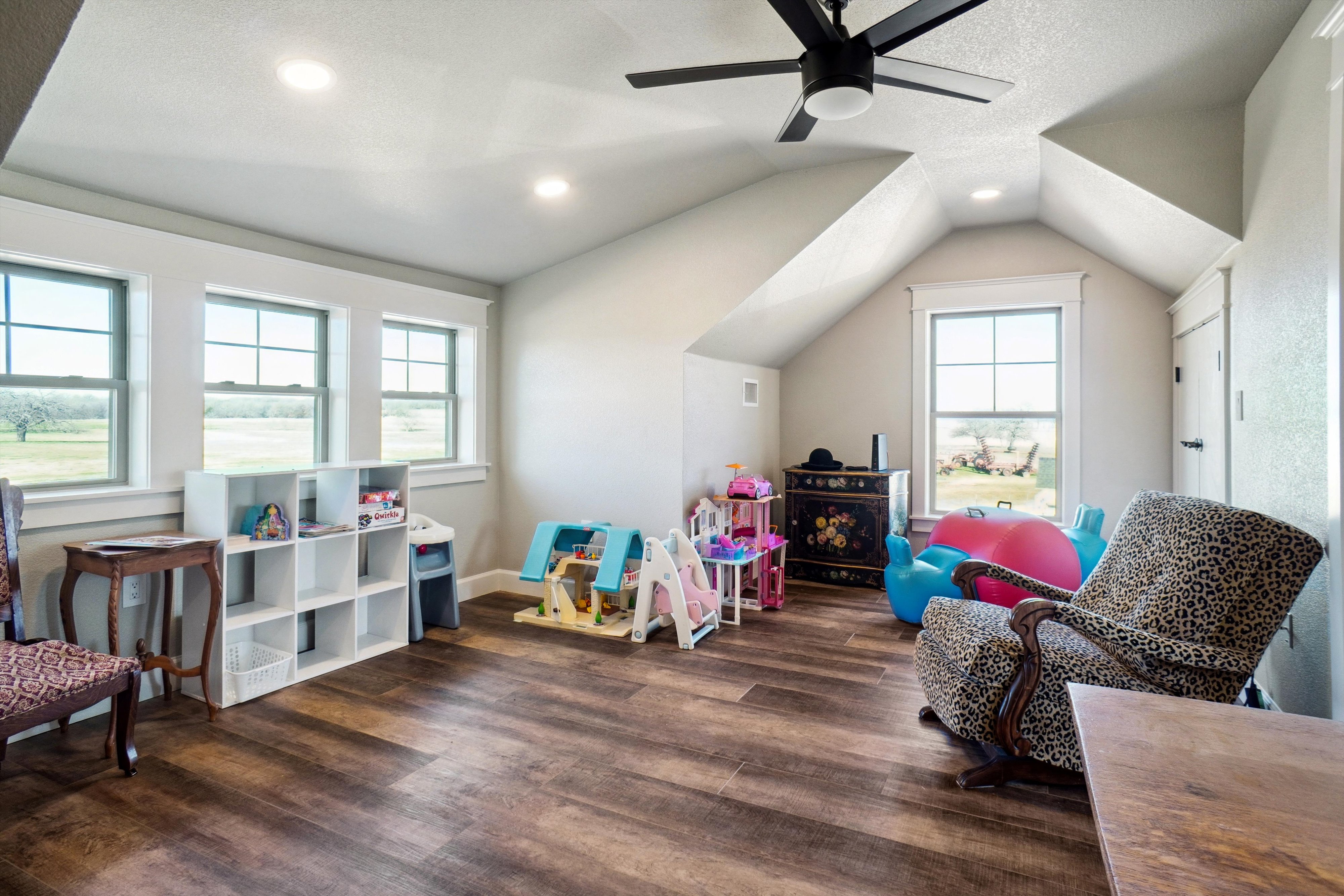 Bridgeport, Texas, 76426, United States, 4 Bedrooms Bedrooms, ,3 BathroomsBathrooms,Residential,For Sale,1701236