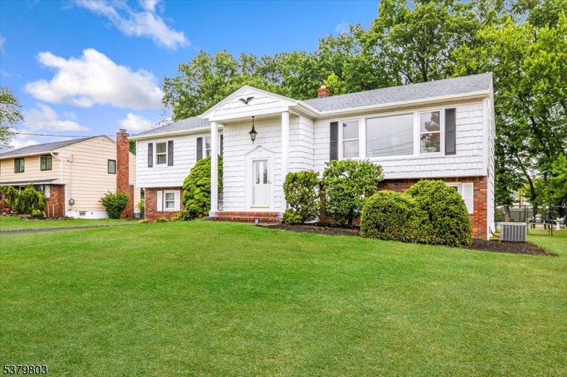 Fairfield Twp., New Jersey, 07004, United States, 3 Bedrooms Bedrooms, ,3 BathroomsBathrooms,Residential,For Sale,1923518