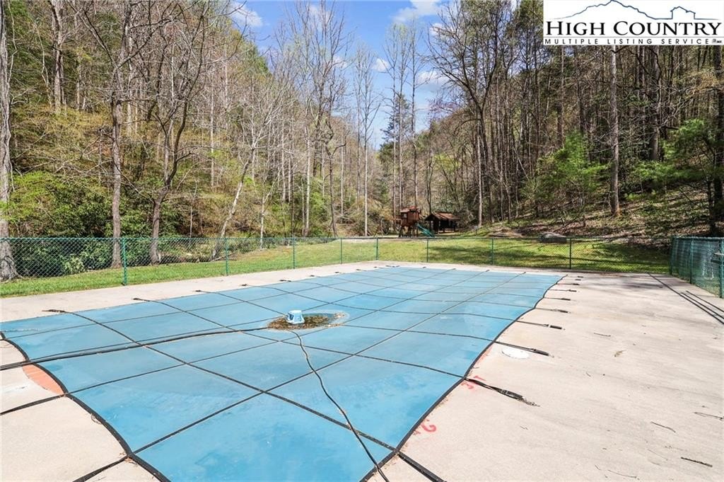 Ferguson, North Carolina, 28624, United States, 3 Bedrooms Bedrooms, ,2 BathroomsBathrooms,Residential,For Sale,1984424