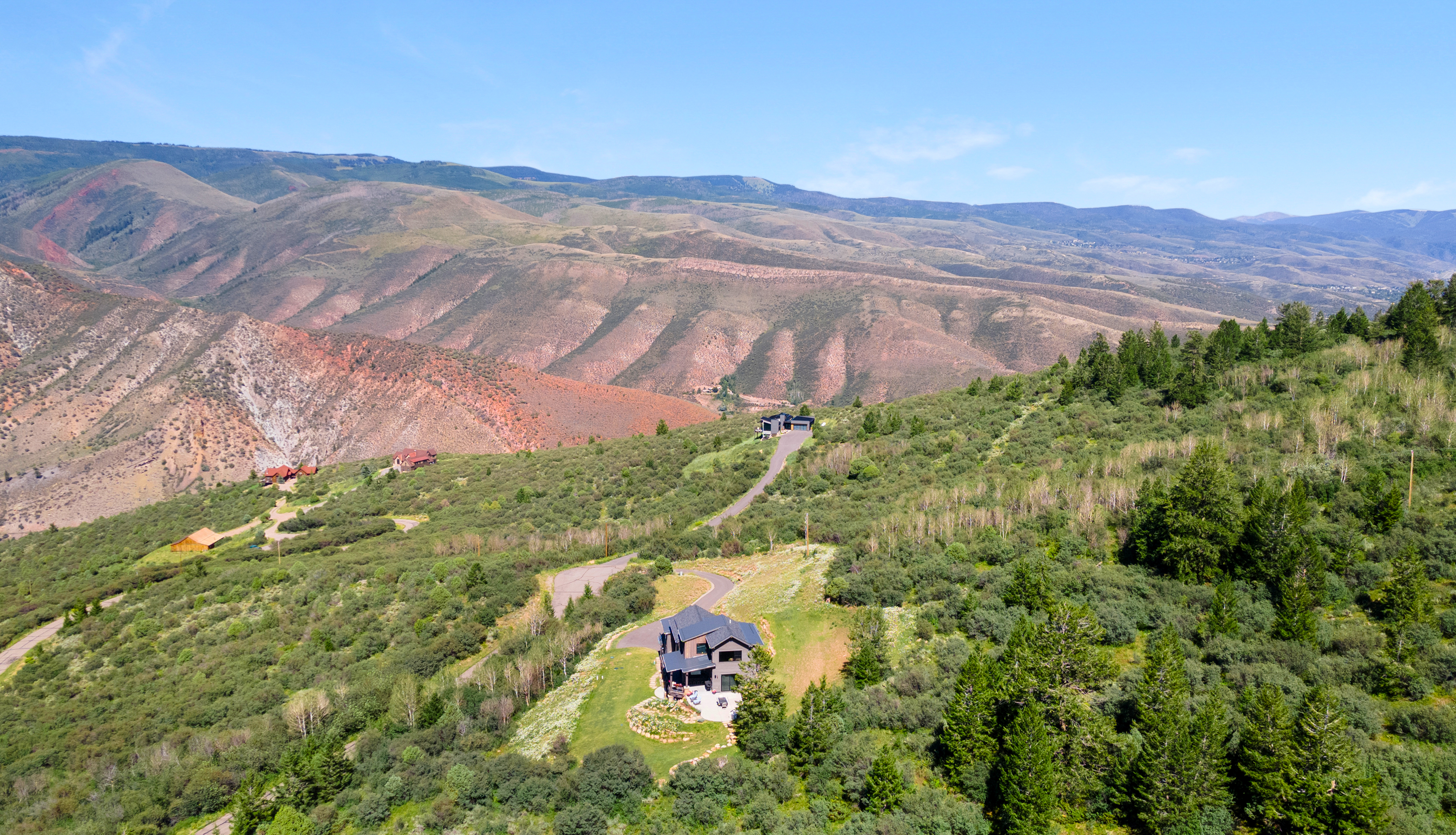  Timeless Mountain Architecture with Refined Craftsmanship - 物件實景