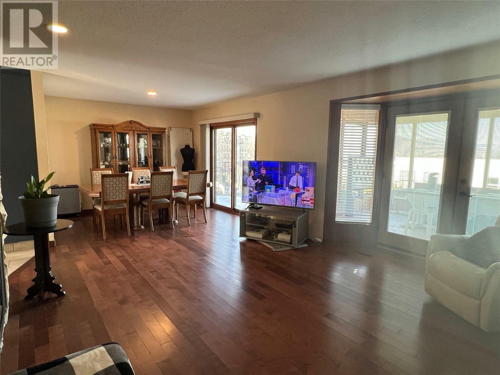 KAMLOOPS, British Columbia, V2C 1B3, CA, 4 Bedrooms Bedrooms, ,3 BathroomsBathrooms,Residential,For Sale,1839127