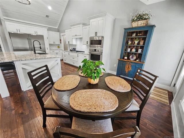 Tahlequah, Oklahoma, 74464, United States, 4 Bedrooms Bedrooms, ,4 BathroomsBathrooms,Residential,For Sale,2040103