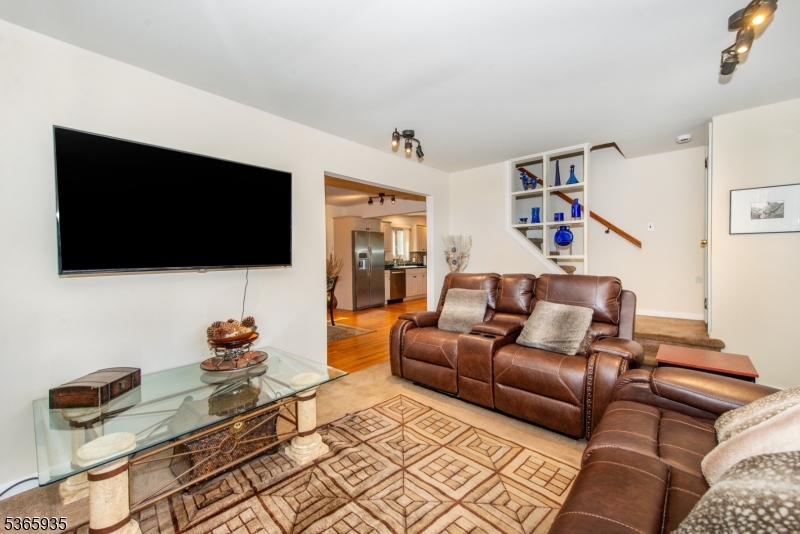 Wayne Twp., New Jersey, 07470, United States, 5 Bedrooms Bedrooms, ,3 BathroomsBathrooms,Residential,For Sale,1928449