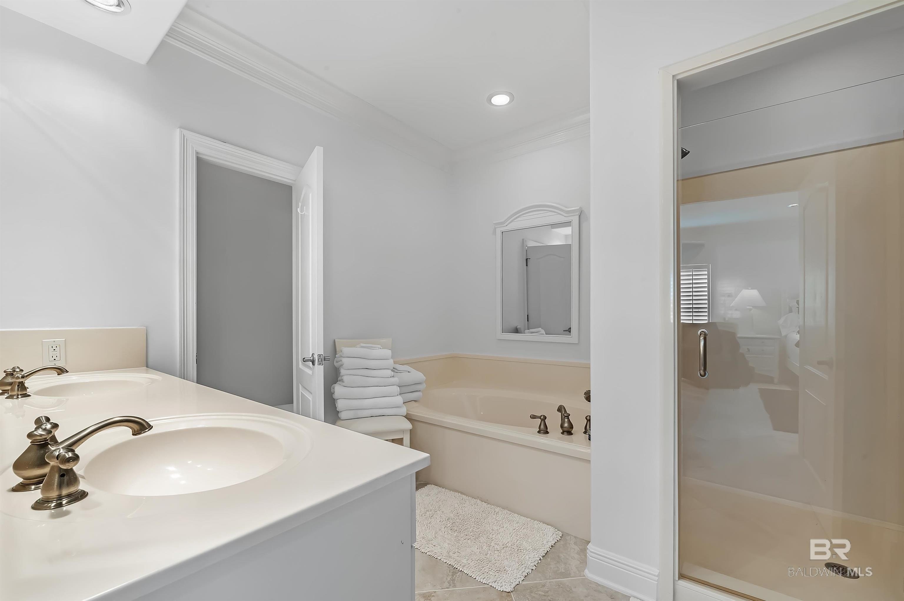 Pensacola, Florida, 32507, United States, 8 Bedrooms Bedrooms, ,9 BathroomsBathrooms,Residential,For Sale,1983870