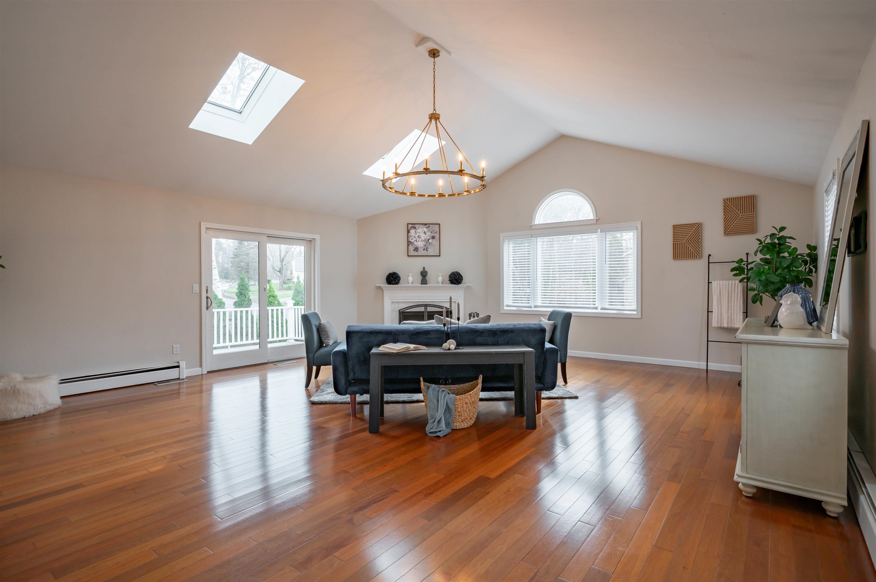 Hooksett, New Hampshire, 03106, United States, 3 Bedrooms Bedrooms, ,1 BathroomBathrooms,Residential,For Sale,2002155