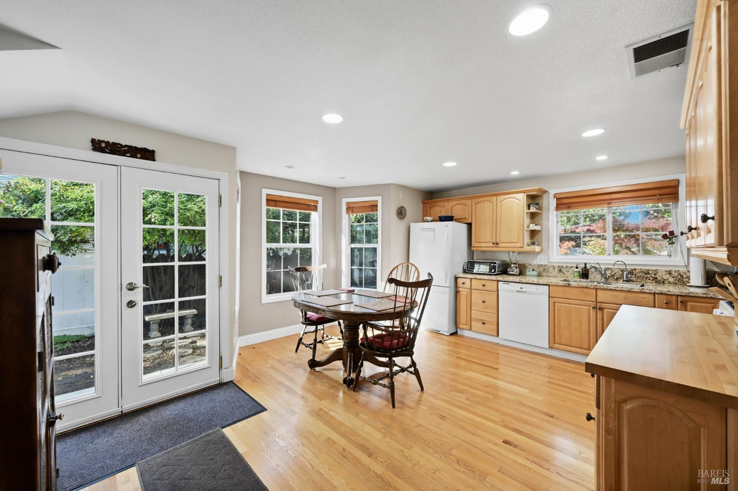 Santa Rosa, California, 95404, United States, 3 Bedrooms Bedrooms, ,2 BathroomsBathrooms,Residential,For Sale,2001731