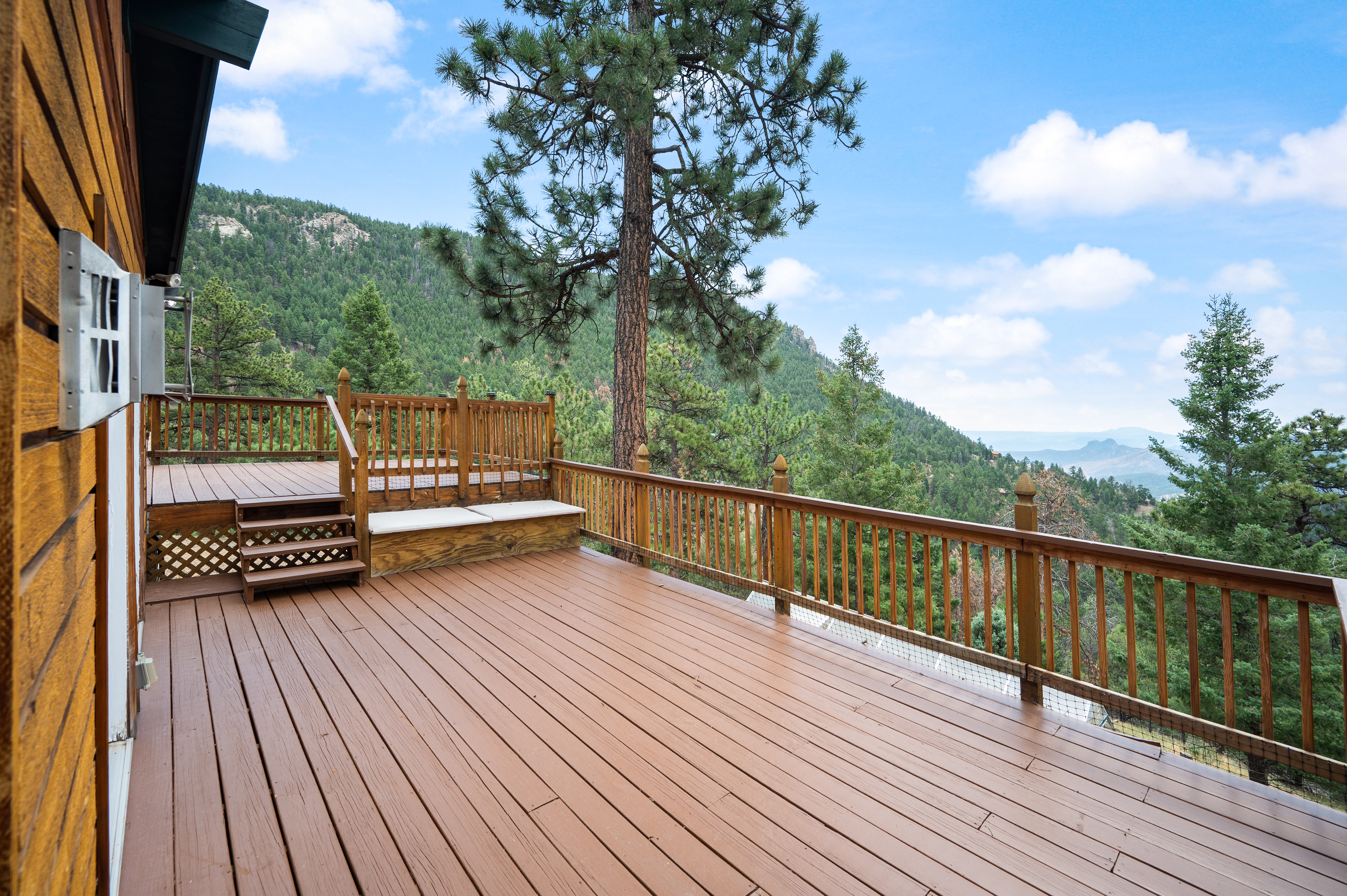  Million Dollar Views on this Beautifully Updated Mountain Retreat on 2.89 Acres - 物件實景