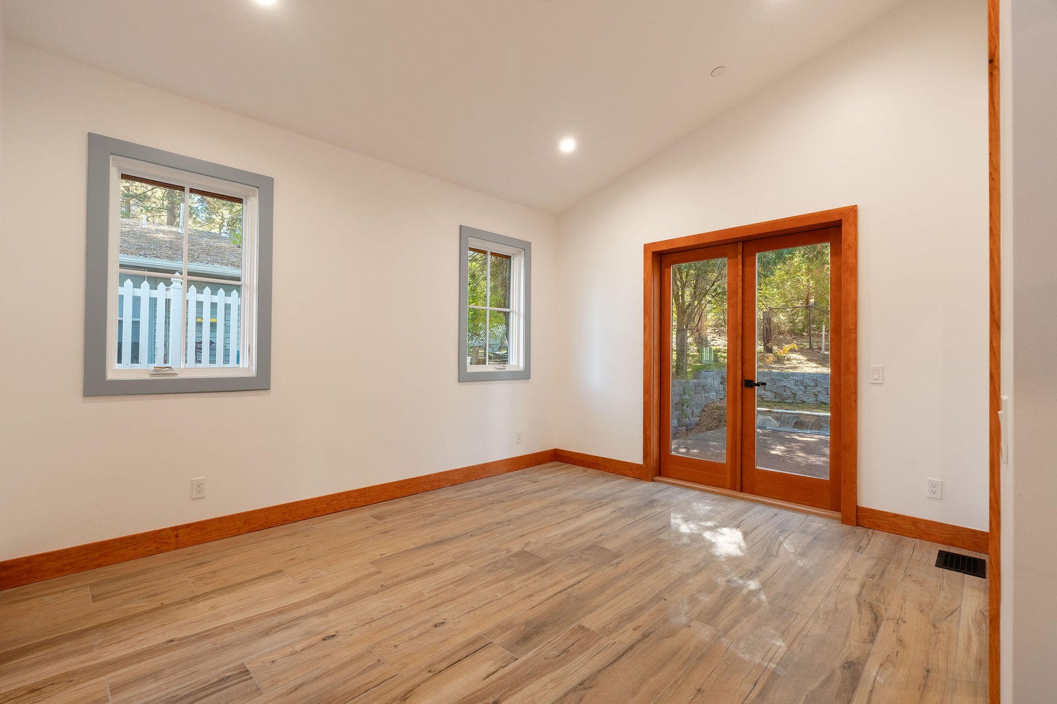 Idyllwild, California, 92549, United States, 3 Bedrooms Bedrooms, ,2 BathroomsBathrooms,Residential,For Sale,1974453