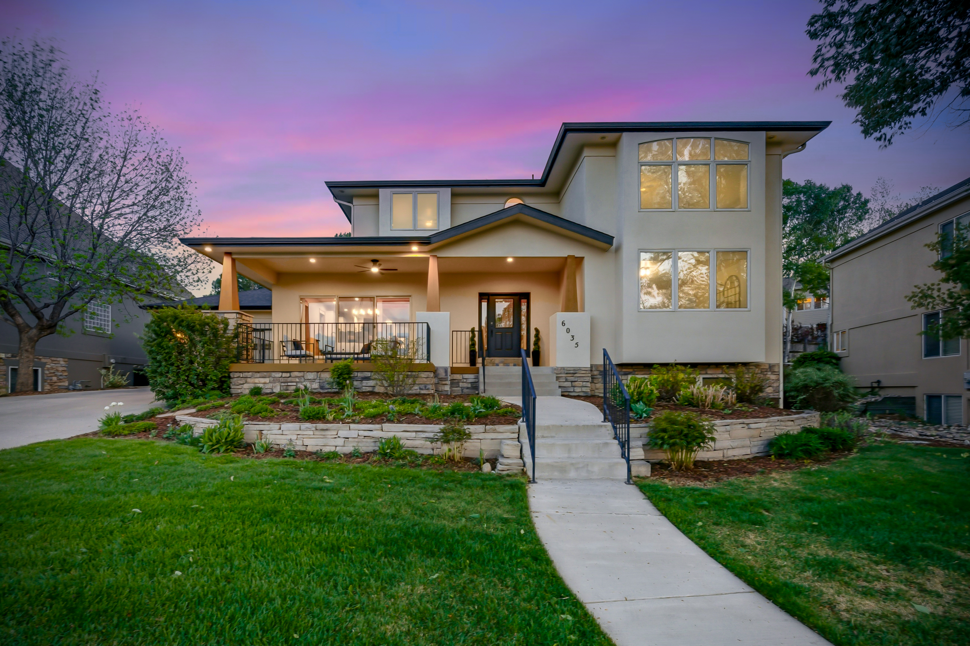  Luxuriously Renovated Home Overlooking Hole 15 of the Ptarmigan Country Club - 物件實景