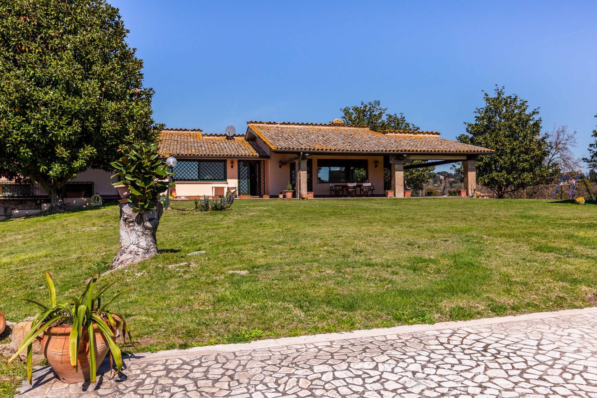Sacrofano, Roma, 00060, IT, 6 Bedrooms Bedrooms, ,5 BathroomsBathrooms,Residential,For Sale,1850375