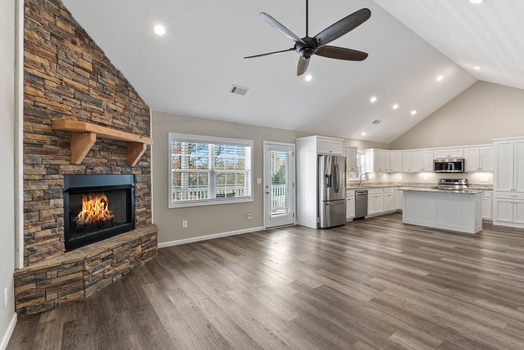 Blue Ridge, Georgia, 30513, United States, 3 Bedrooms Bedrooms, ,2 BathroomsBathrooms,Residential,For Sale,1987936