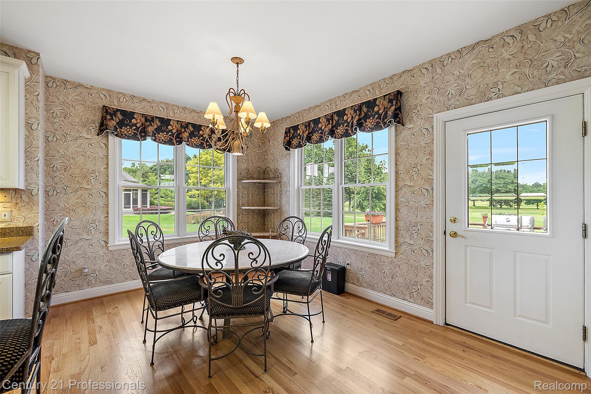 GrandBlanc, Michigan, 48439, United States, 4 Bedrooms Bedrooms, ,5 BathroomsBathrooms,Residential,For Sale,1980457